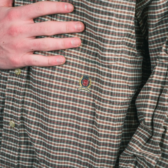 VINTAGE TOMMY HILFIGER PLAID BUTTON DOWN - Picture 2 of 3